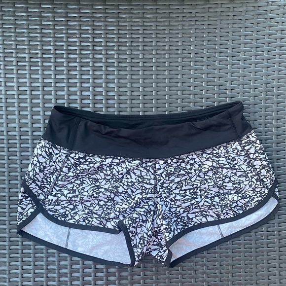 LULULEMON Speed Up Shorts print - Picture 1 of 2
